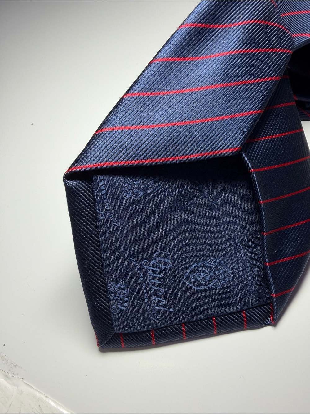 Gucci Navy Tie with Red Diagonal Stripe - Picture 3 of 12